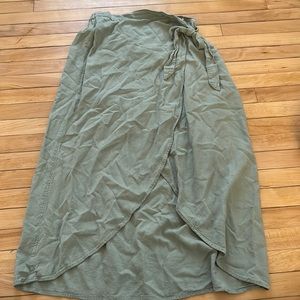 SAGE GREEN MIDI SKIRT AMERICAN EAGLE